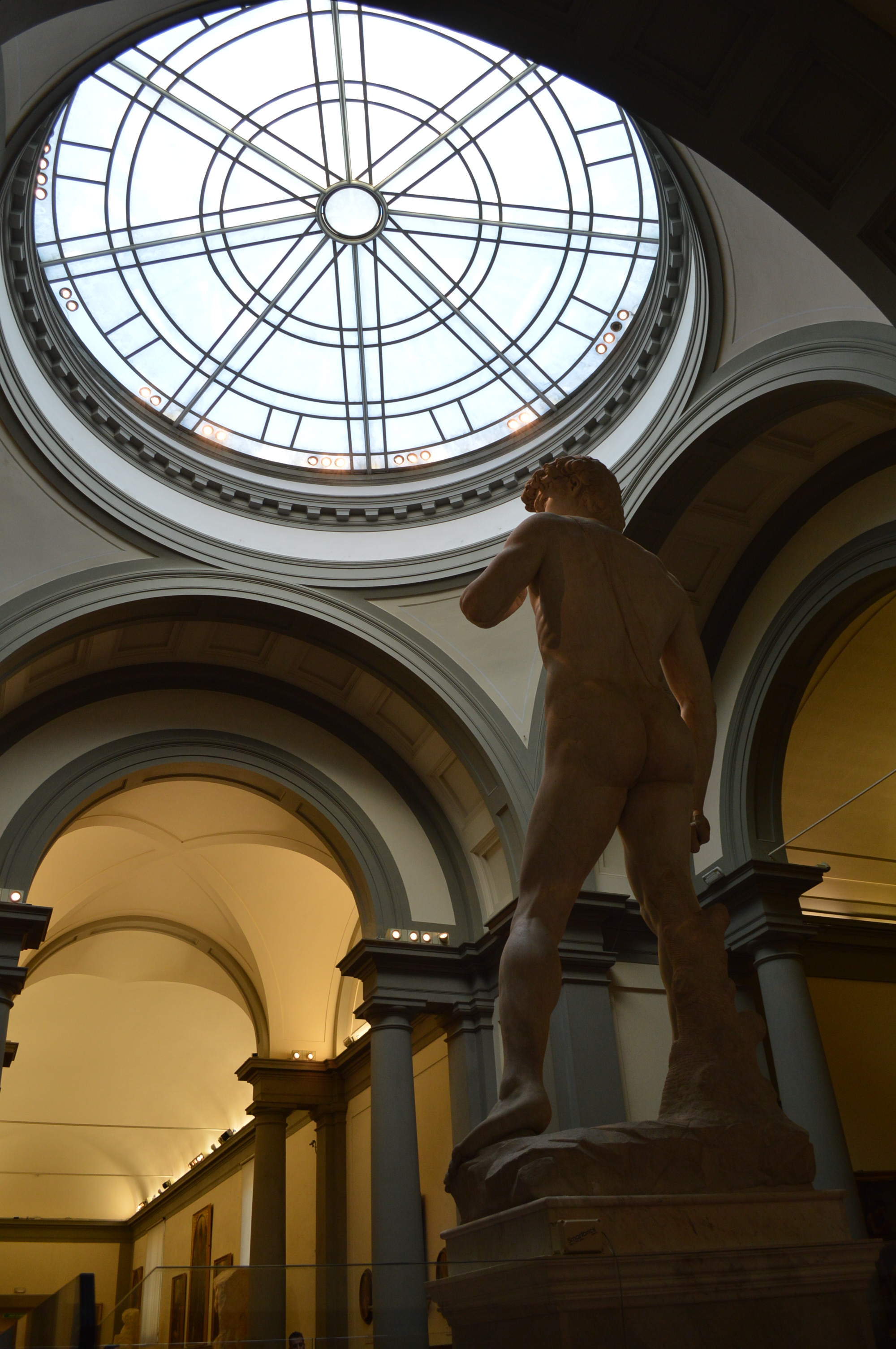 A escultura de David de Michelangelo é um dos grandes tesouros da cidade de Florença. Saiba como visita-lo, horários, preços e muito mais.