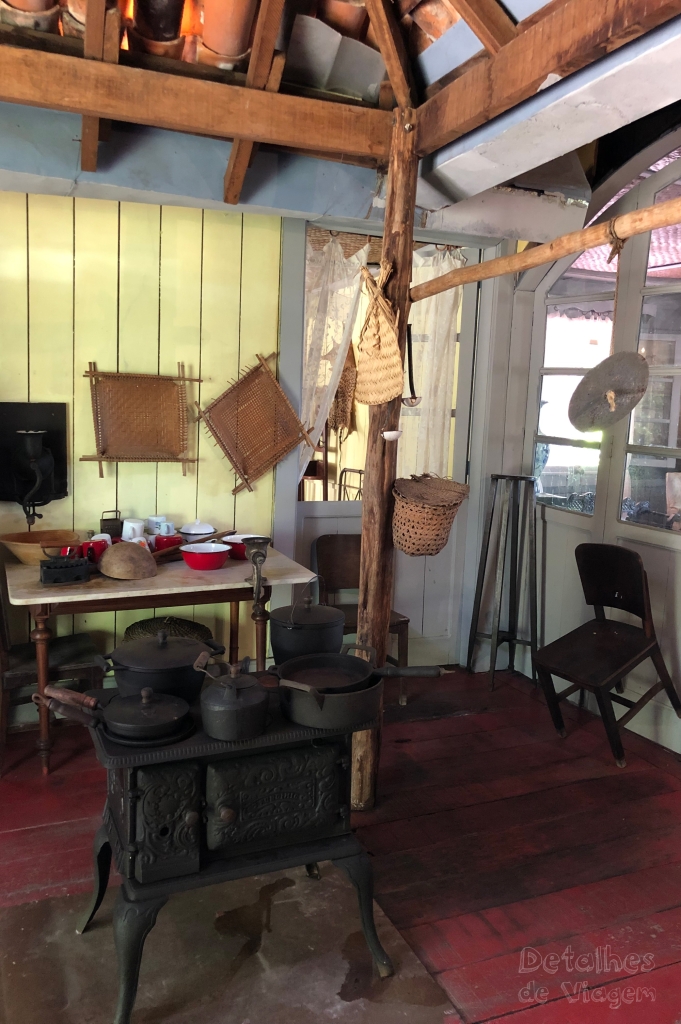 O Museu do Seringal em Manaus é uma mistura de museu com cenário cinematográfico que nos ajuda a entender o Ciclo da Borracha no Brasil. Cozinha do casarão.